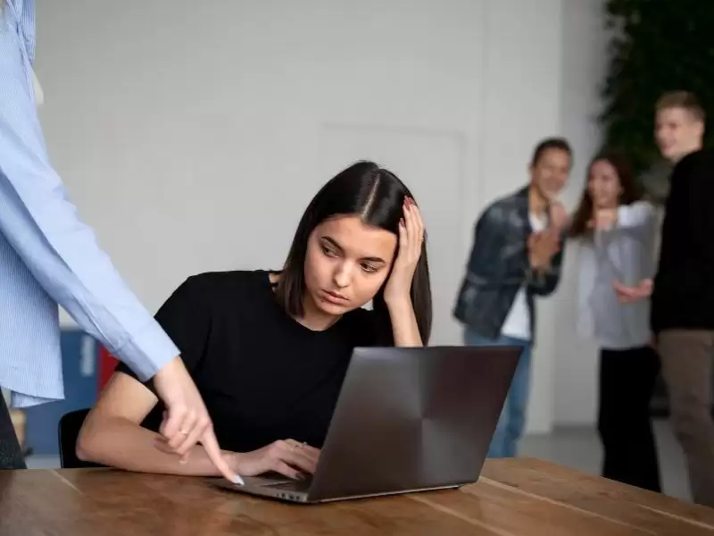 mobbing-isyerinde-duygusal-siddet