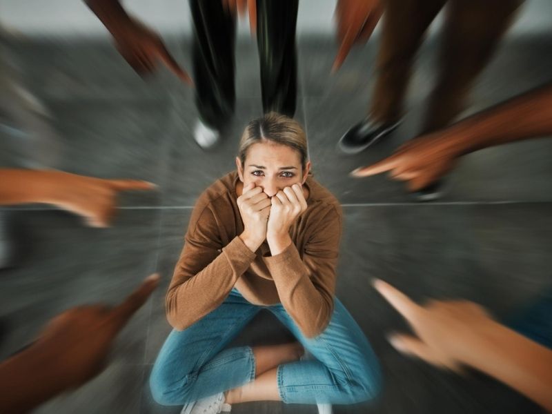 cekingen-kisilik-bozuklugu-belirtileri-nelerdir